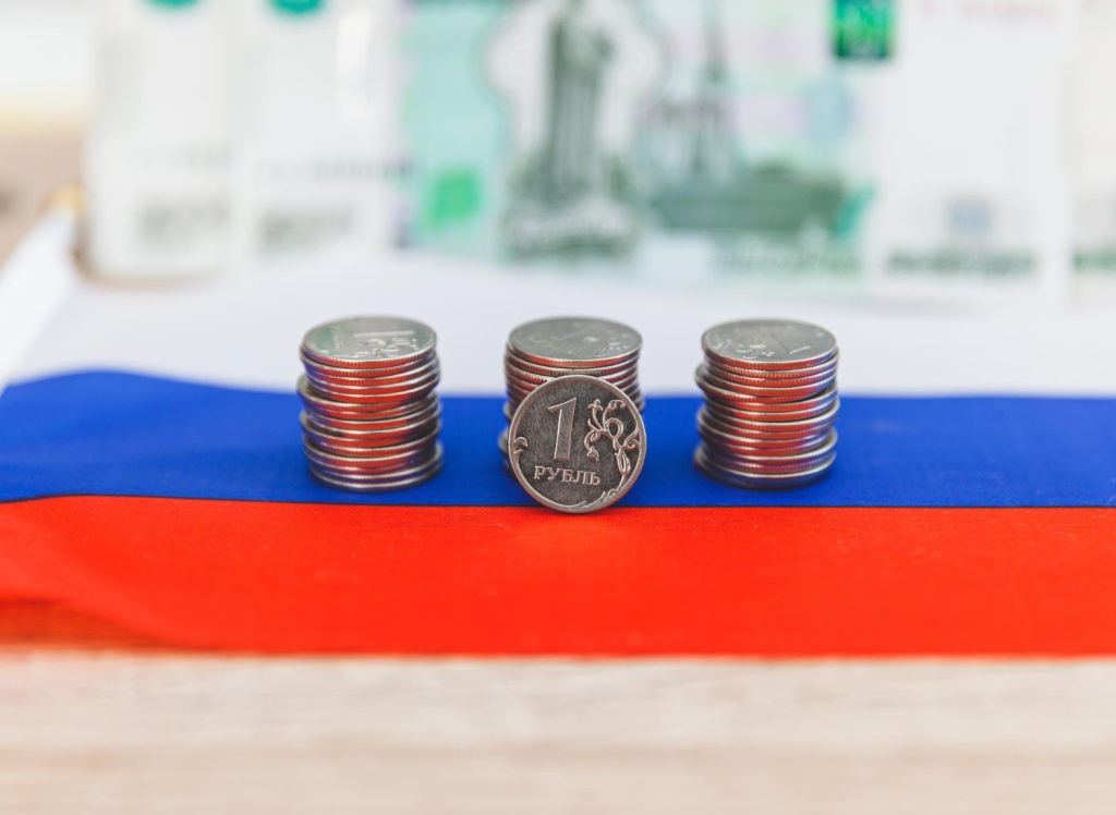 Дефляция в России: цены пошли вниз, но годовая инфляция ускоряется