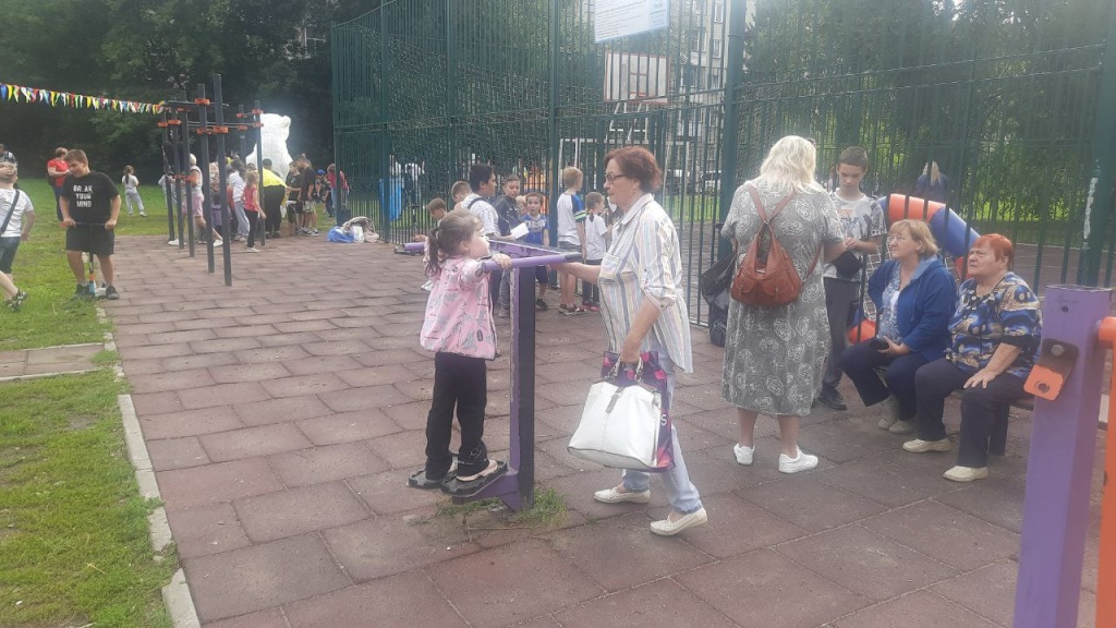 В Ленинском районе Новосибирска прошел спортивный праздник для жителей В Ленинском районе Новосибирска прошел спортивный праздник для жителей