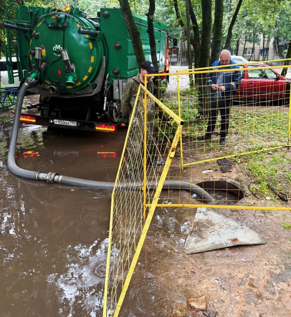 Коммунальные службы подмосковного Пушкинского справились с последствиями сильного ливня