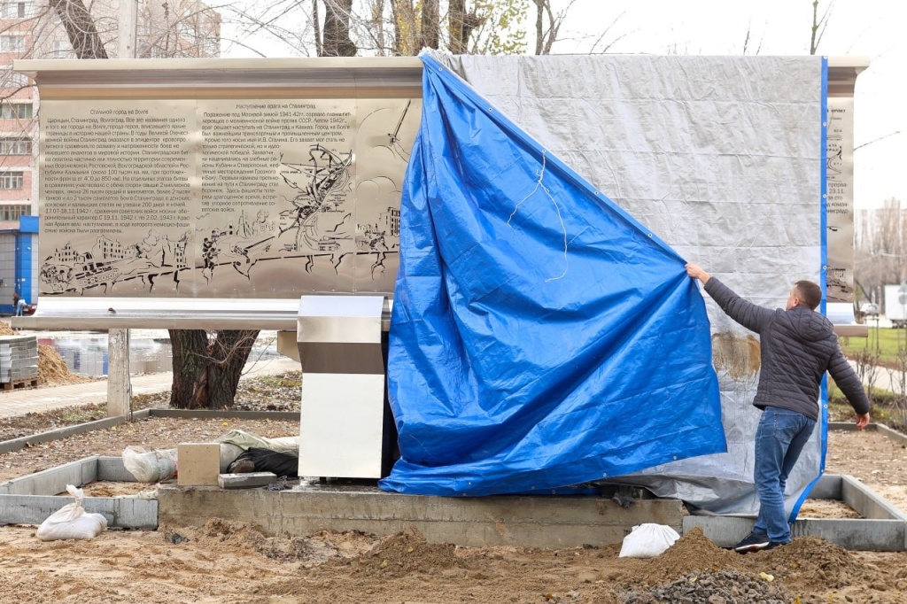 Мэр Воронежа Сергей Петрин принял участие в озеленении бульвара Отличников