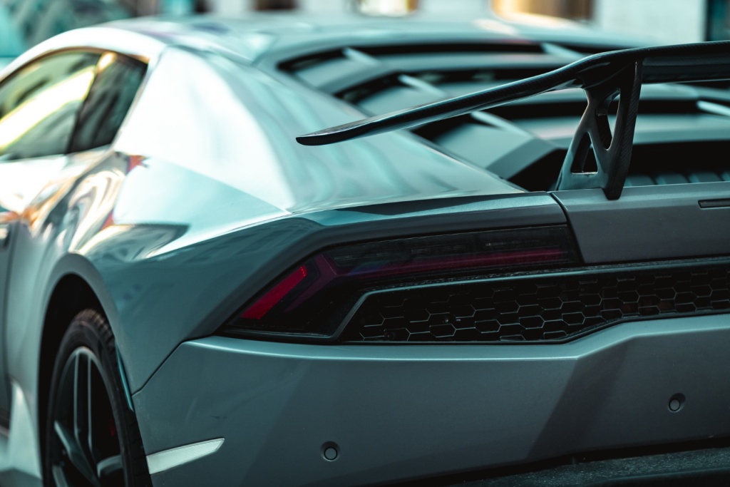 В России на 15% подешевели люксовые автомобили и спорткары