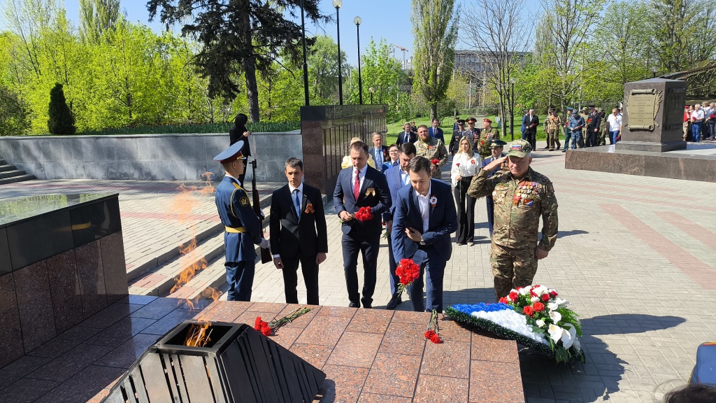 Воронежские депутаты почтили память защитников Отечества в канун Дня Победы