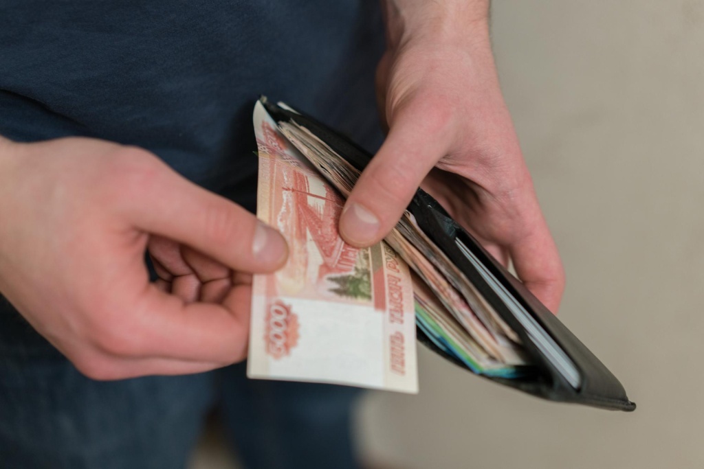 В Оренбургской области мужчина пытался за взятку в 80 тысяч рублей вывезти в Казахстан запрещённые предметы В Оренбургской области мужчина пытался за взятку в 80 тысяч рублей вывезти в Казахстан запрещённые предметы