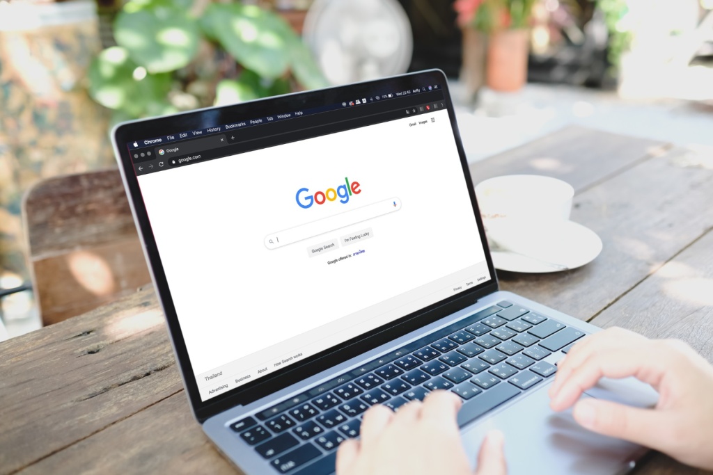 Google сталкивается с давлением Великобритании из-за резюме поиска ИИ, рекламы