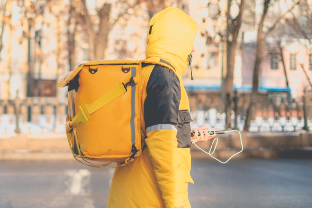 ВЦИОМ: треть жителей России стала постоянно пользоваться услугами доставки