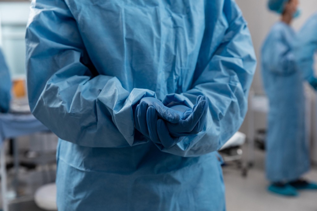 Хирурги Вологодского областного онкодиспансера успешно удалили у пациента опухоль предстательной железы