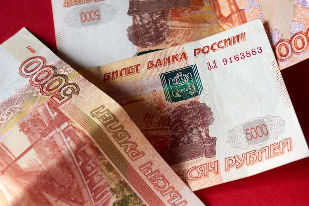 Сколько подростки должны зарабатывать: итоги опроса родителей