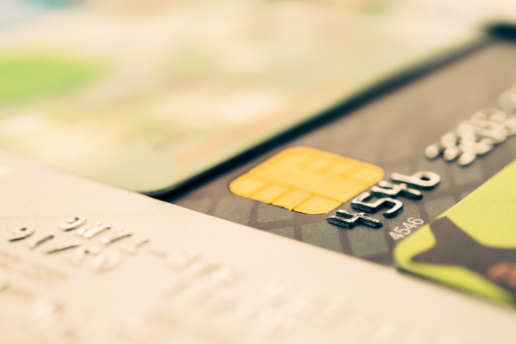 Карты UnionPay продолжают выпускать только два крупных российских банка Карты UnionPay продолжают выпускать только два крупных российских банка