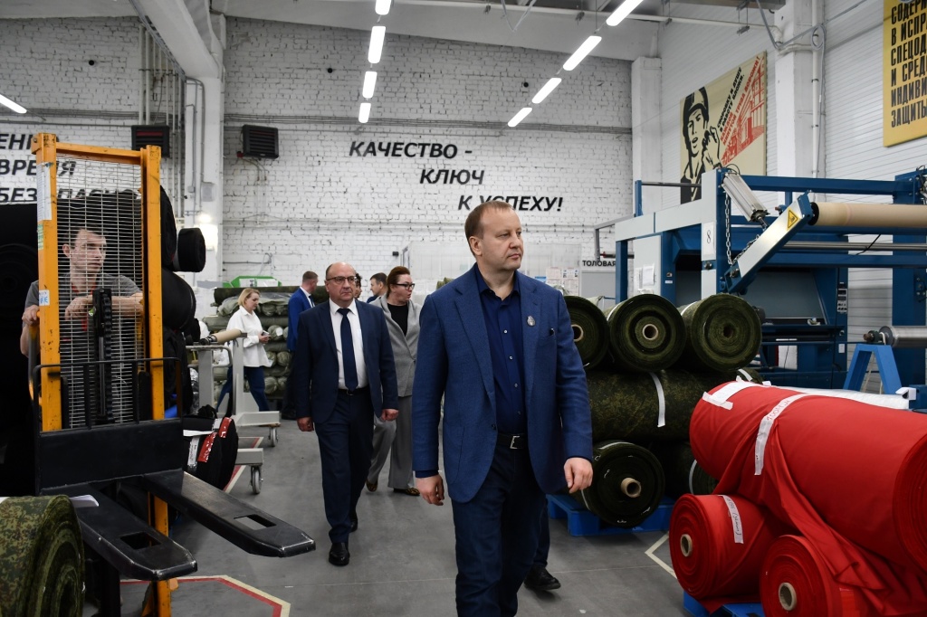 Знакомство с передовыми текстильными технологиями Ивановской области: депутаты гордумы во главе с председателем Александром Кузьмичёвым посетили предприятие «Меркурий»