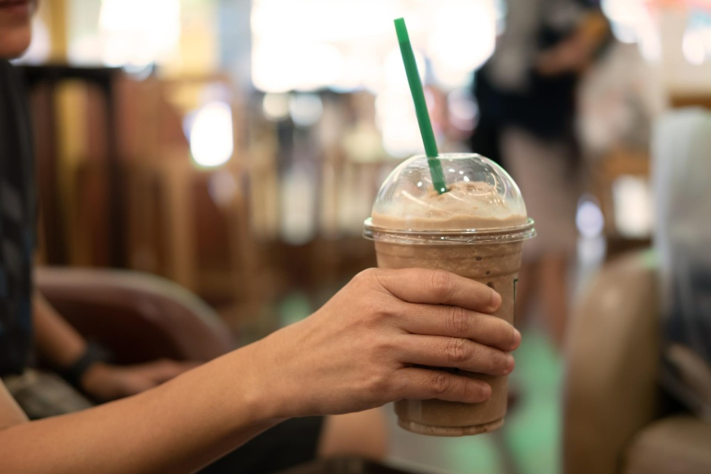 Starbucks продолжает регистрацию фирменных знаков в России Starbucks продолжает регистрацию фирменных знаков в России