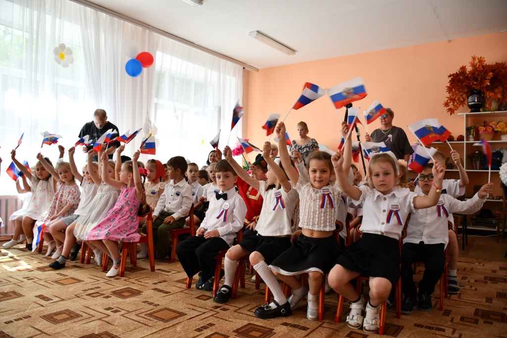Будущее России — в надёжных руках: председатель Ивановской городской Думы поздравил воспитанников детсада с Днём России