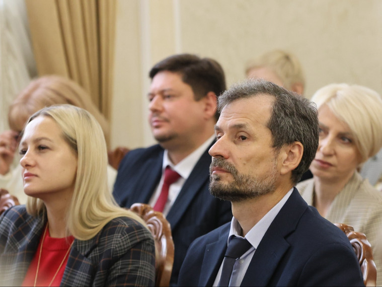 Сергей Петрин провёл еженедельное планёрное совещание: озеленение Воронежа и старт проекта метробуса — ключевые темы