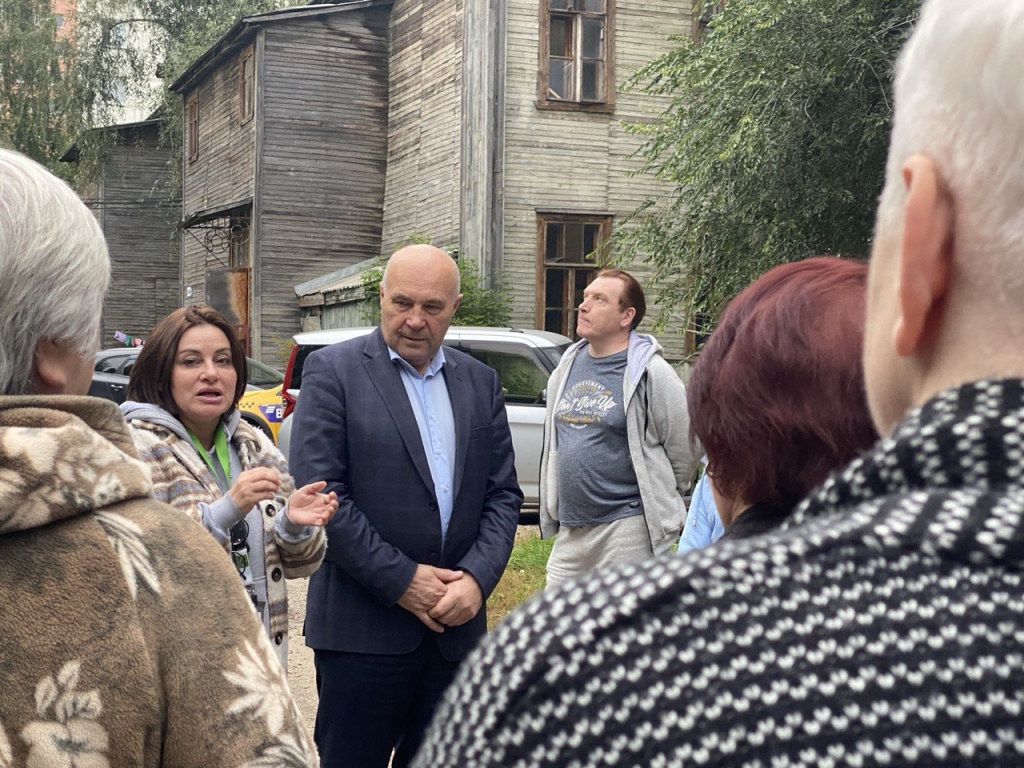 Уполномоченный главы округа Нина Ушакова посетила встречу с жителями аварийных домов в Ивантеевке