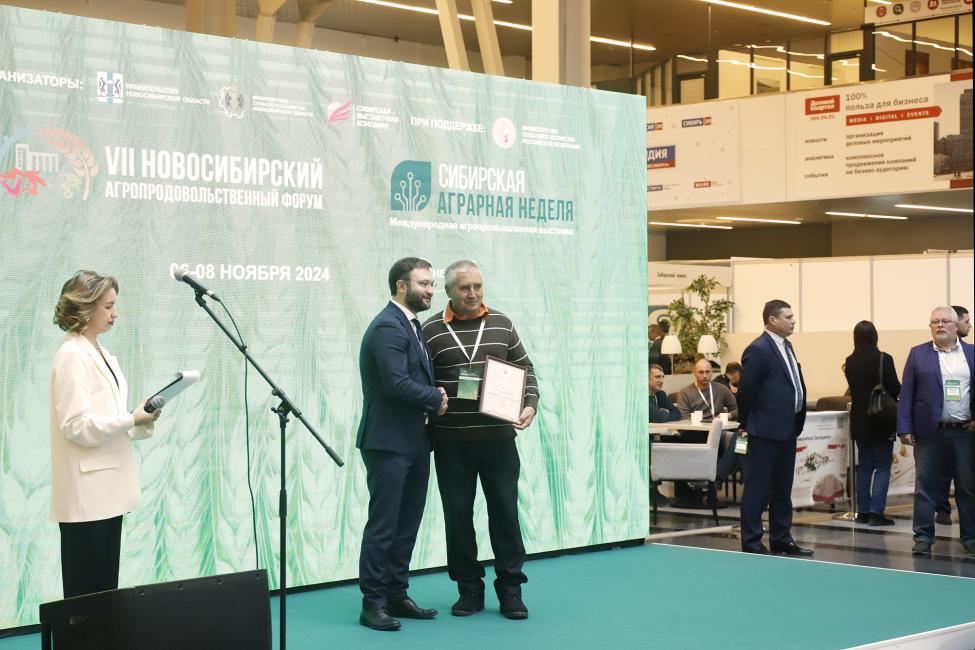 Депутаты ЗАКСа Новосибирской области участвуют в агропромышленной выставке Депутаты ЗАКСа Новосибирской области участвуют в агропромышленной выставке