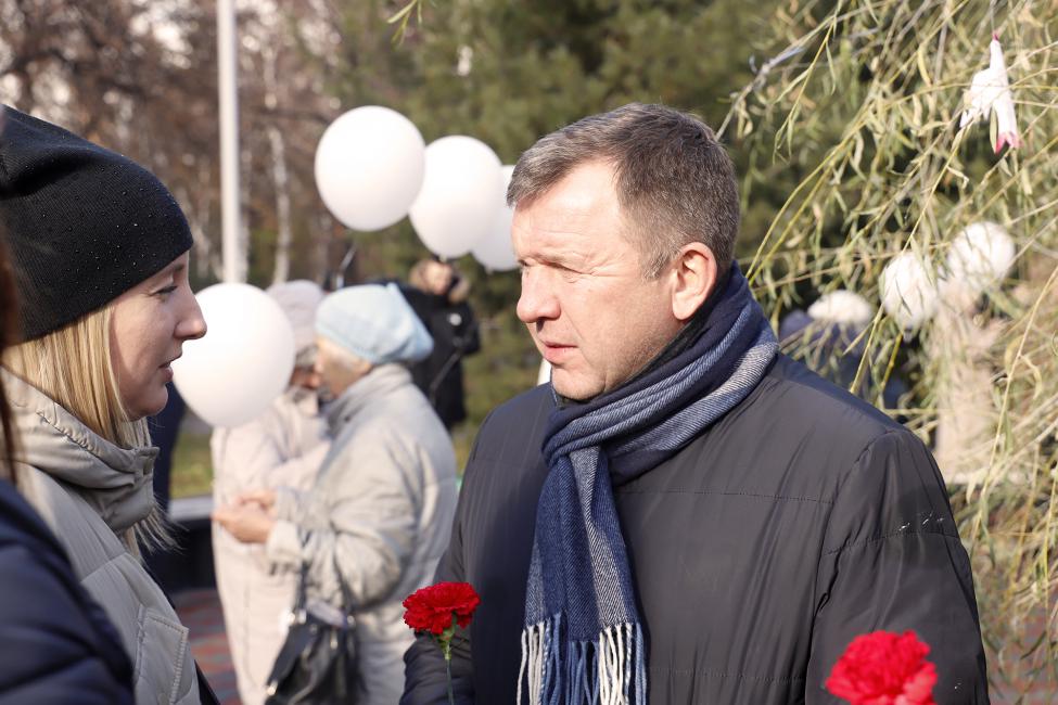 Депутаты ЗАКСа Новосибирской области приняли участие в митинге, посвящённом Дню белых журавлей Депутаты ЗАКСа Новосибирской области приняли участие в митинге, посвящённом Дню белых журавлей