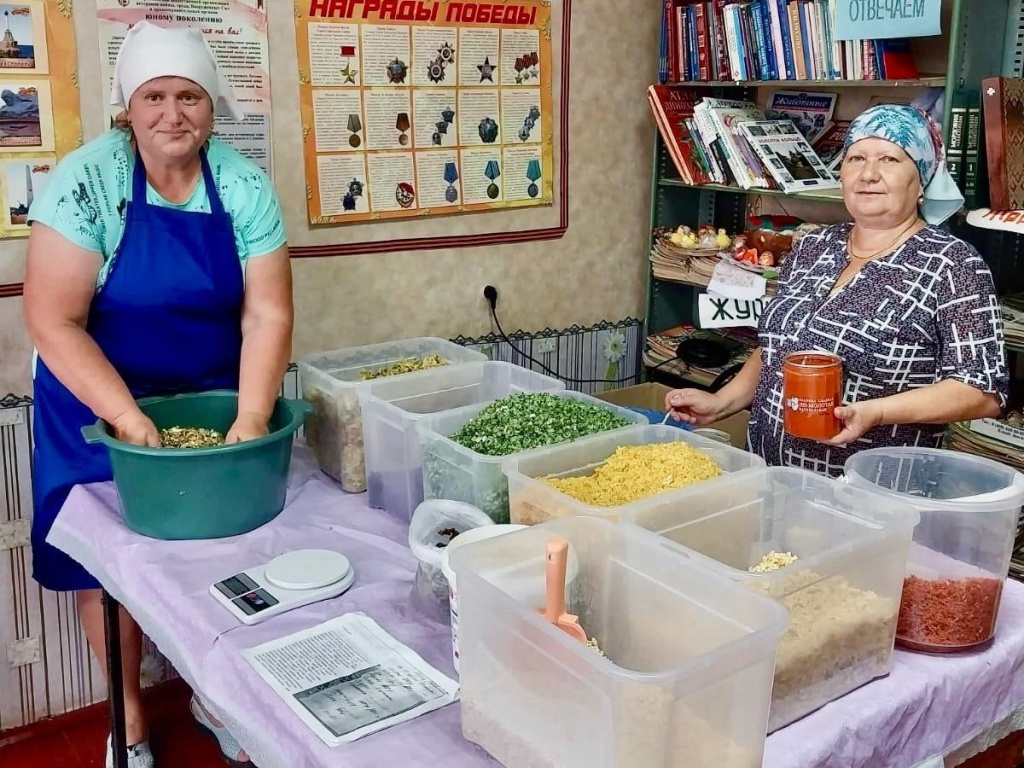 Жители Жуково в Торбеевском районе организовали сбор продуктов для бойцов СВО