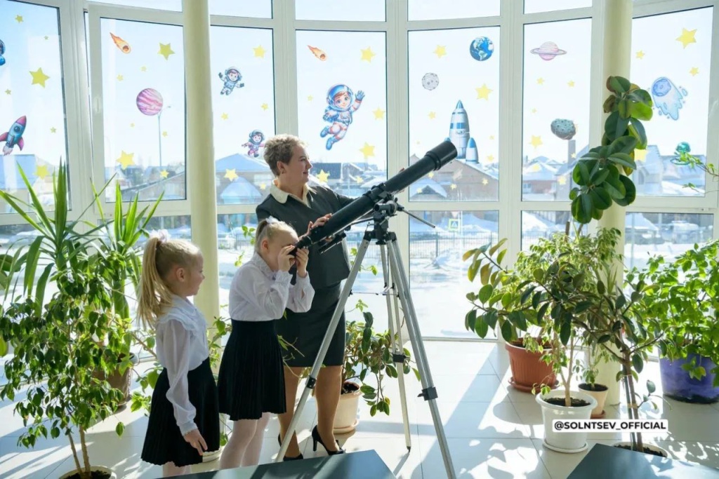 «Космический прорыв: в Оренбуржье открыли первый профильный класс для будущих покорителей Вселенной» «Космический прорыв: в Оренбуржье открыли первый профильный класс для будущих покорителей Вселенной»