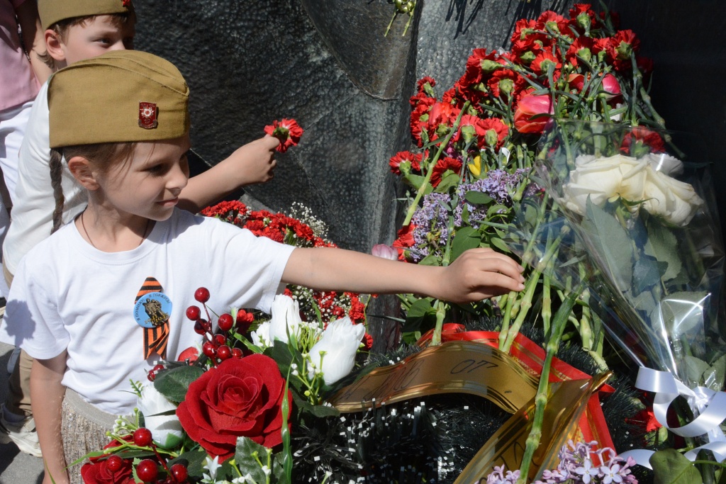 «Память на колёсах»: молодёжь и ветераны Воронежа объединились в автопробеге ко Дню Победы «Память на колёсах»: молодёжь и ветераны Воронежа объединились в автопробеге ко Дню Победы