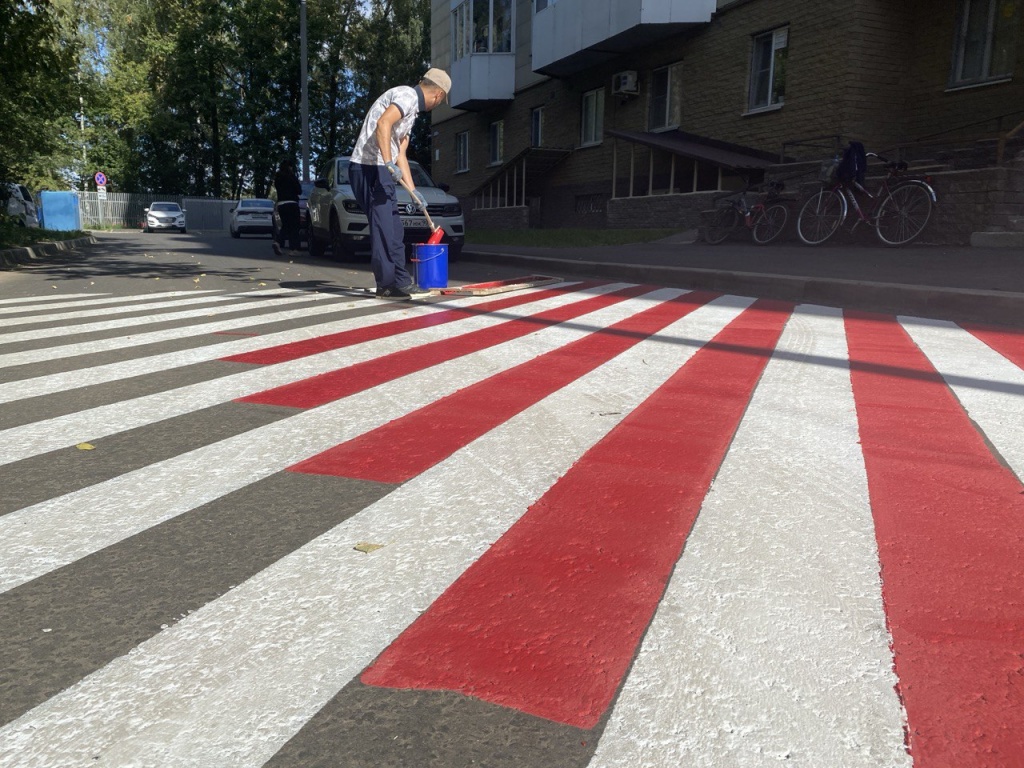 Визит уполномоченного главы Пушкинского в Ивантеевку: как прошло благоустройство двора на Фабричном проезде