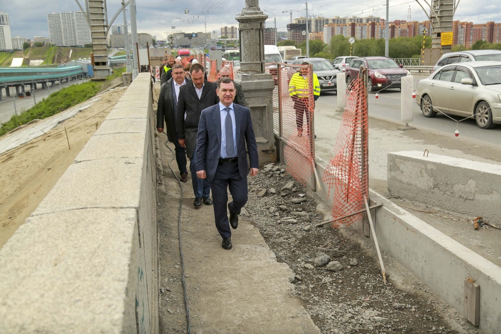 В Новосибирске Октябрьской мост готов наполовину