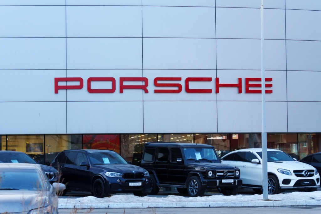 Кризис в премиум‑сегменте: Porsche сокращает тысячи рабочих мест