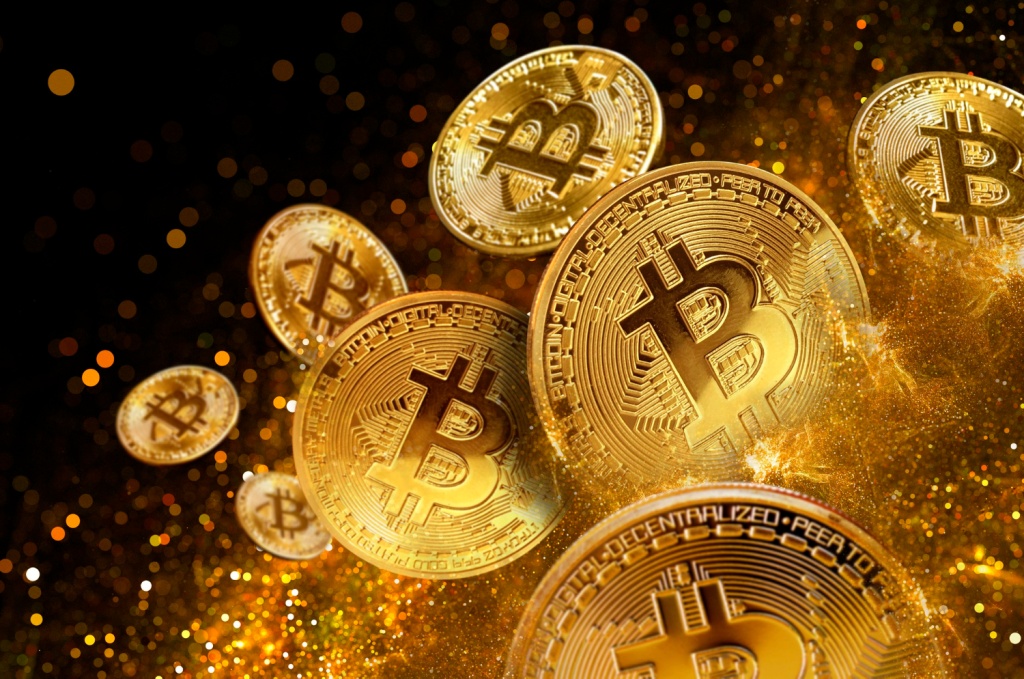 Курс биткоина за ночь поднялся на две тысячи долларов