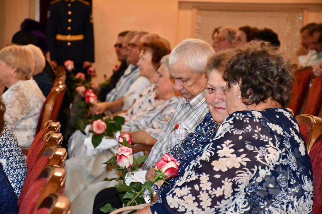 85 лет на страже здоровья защитников Отечества: председатель Ивановской гордумы поздравил военных медиков с профессиональным праздником 85 лет на страже здоровья защитников Отечества: председатель Ивановской гордумы поздравил военных медиков с профессиональным праздником