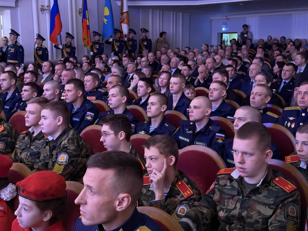 Орден Кутузова на знамени гвардейцев: 1065-й артиллерийский полк удостоен высокой государственной награды за героизм в СВО Орден Кутузова на знамени гвардейцев: 1065-й артиллерийский полк удостоен высокой государственной награды за героизм в СВО