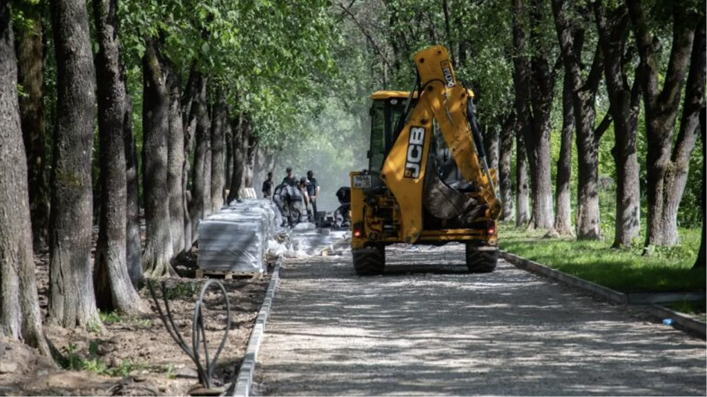 В Вологде заканчивают обустраивать парк Ветеранов В Вологде заканчивают обустраивать парк Ветеранов