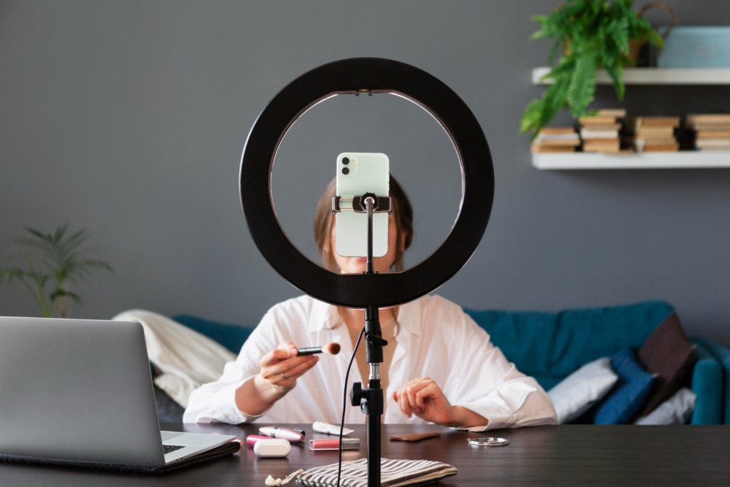 За четыре дня блогеры подали более 13 тысяч заявлений в Минцифры