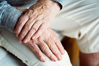 Благодаря вмешательству прокуратуры 87-летней пенсионерке выплатят 1,5 миллиона компенсации морального вреда за травму на пляже в Сочи